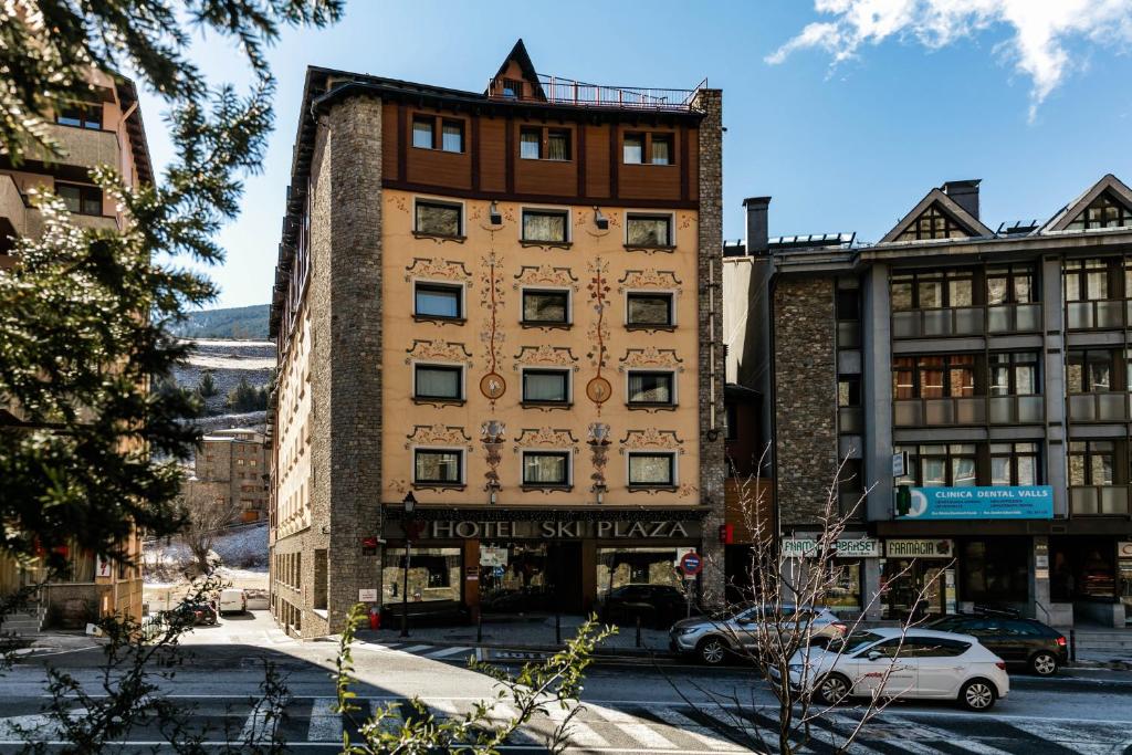 Hotel Ski Plaza Andorra — instal·lació elèctrica exterior i façana